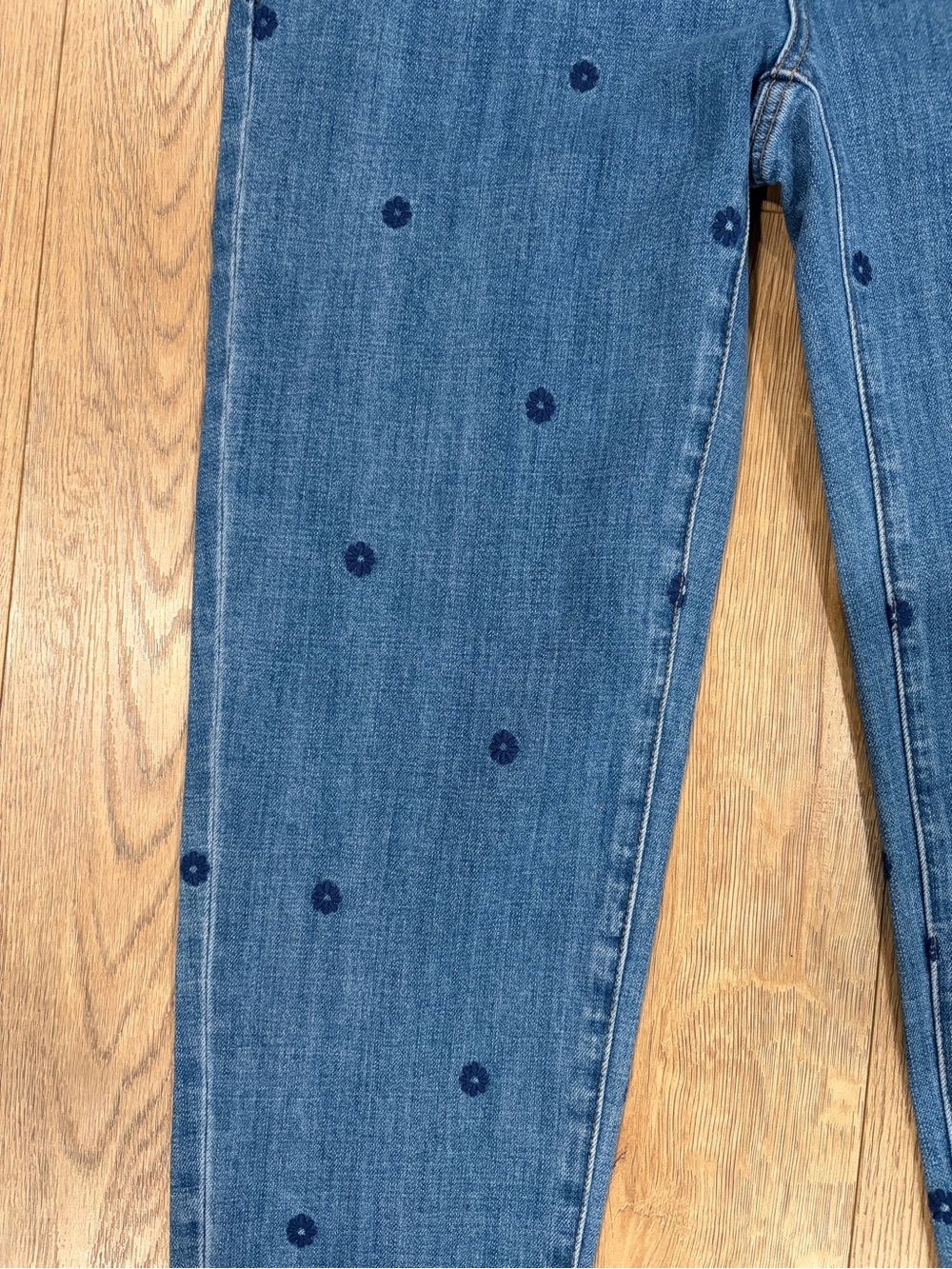 Talbots Everyday Relaxed Jean Embroidered Floral Crop Jeans Size 2 - Picture 7 of 8
